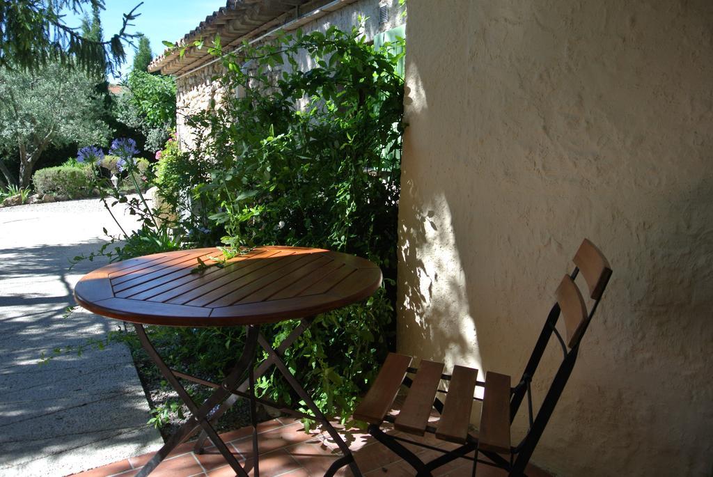 לינה וארוחת בוקר Flayosc La Vieille Bastide מראה חיצוני תמונה