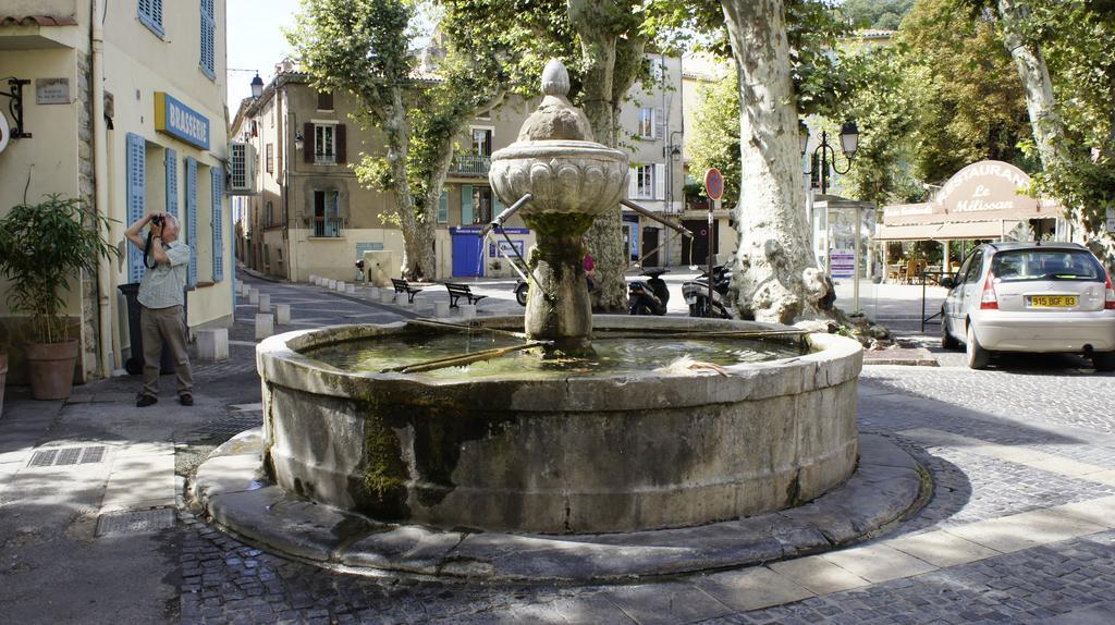 לינה וארוחת בוקר Flayosc La Vieille Bastide מראה חיצוני תמונה