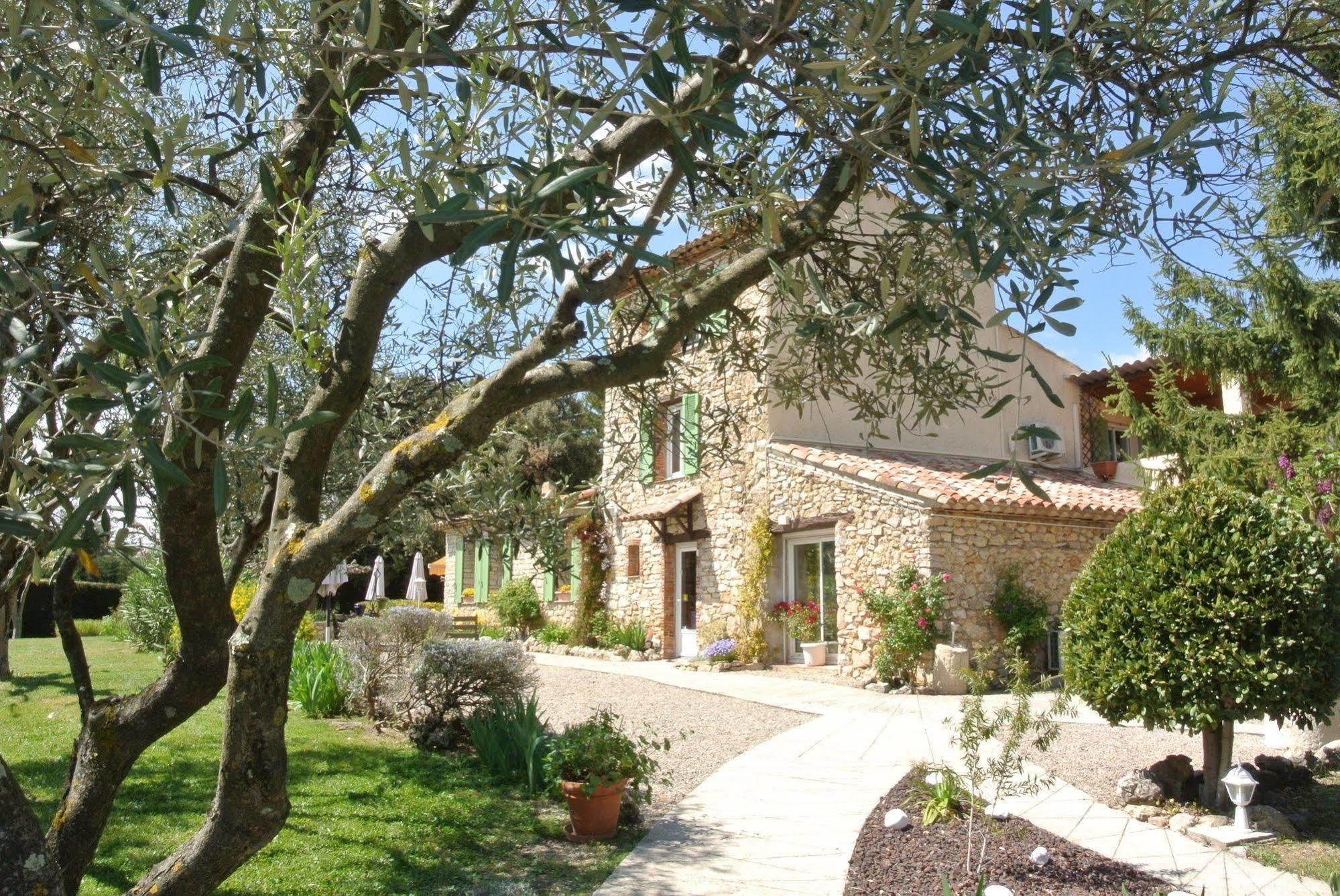 לינה וארוחת בוקר Flayosc La Vieille Bastide מראה חיצוני תמונה